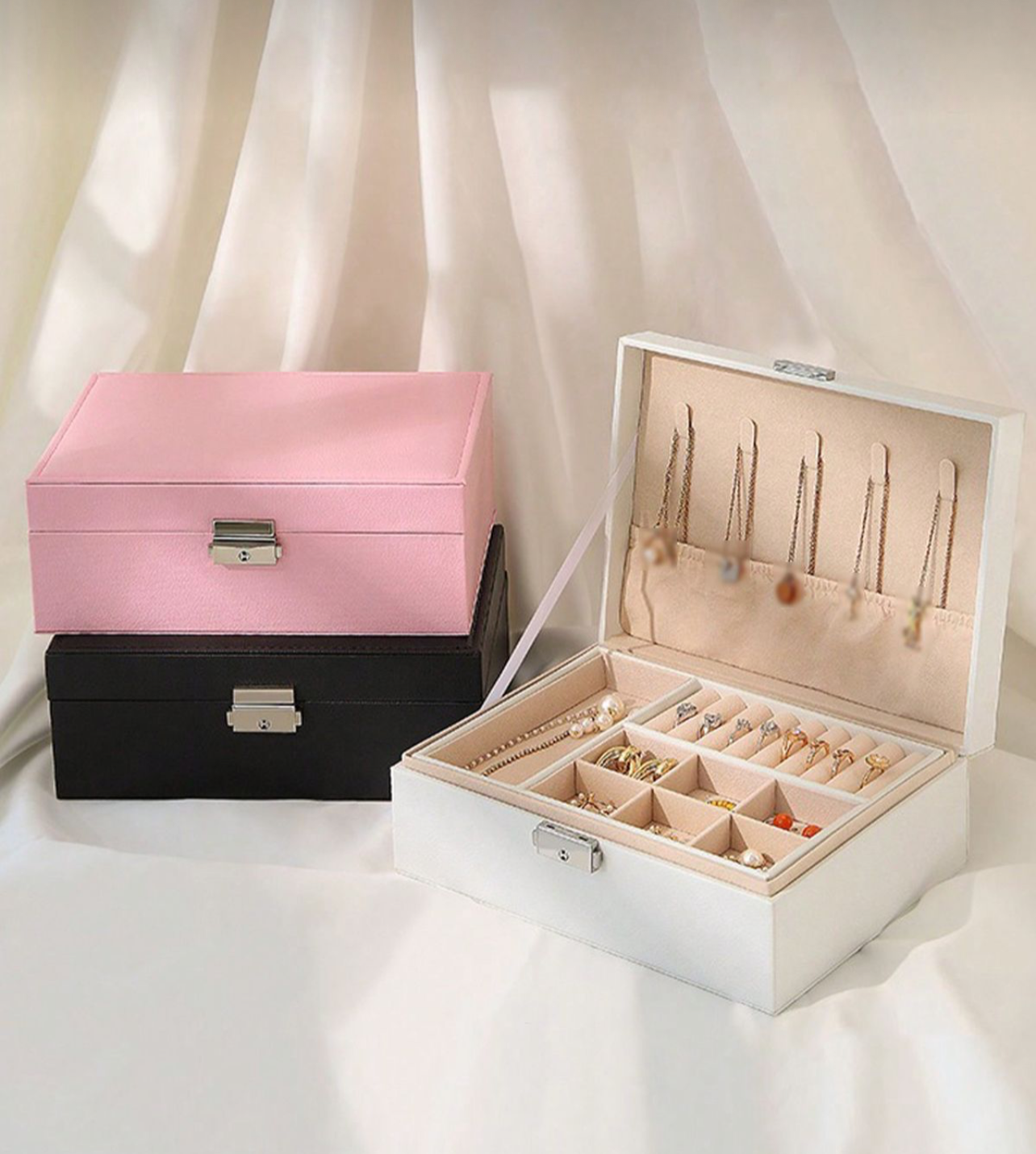 Accessory organizer with key