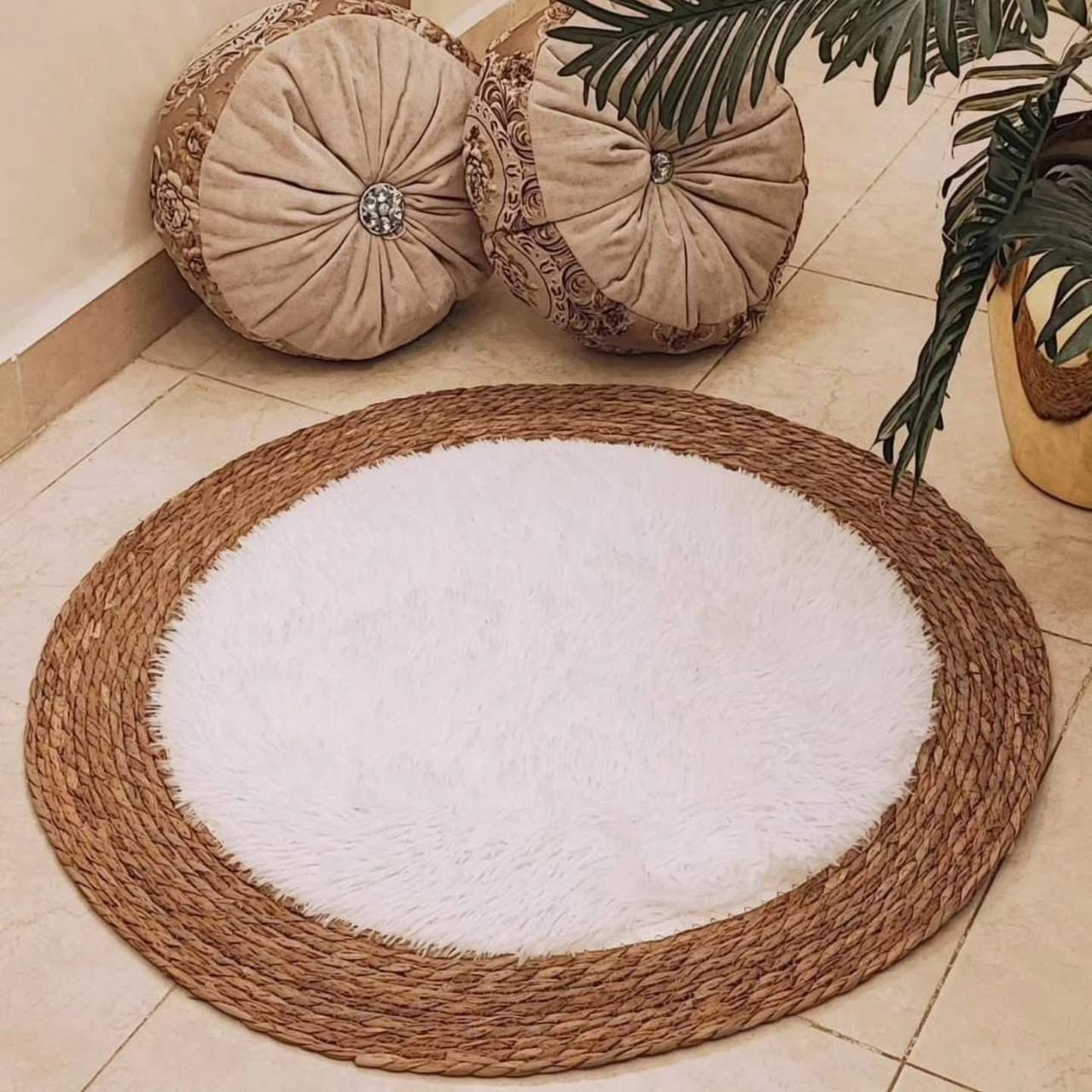 Natural woven round rug