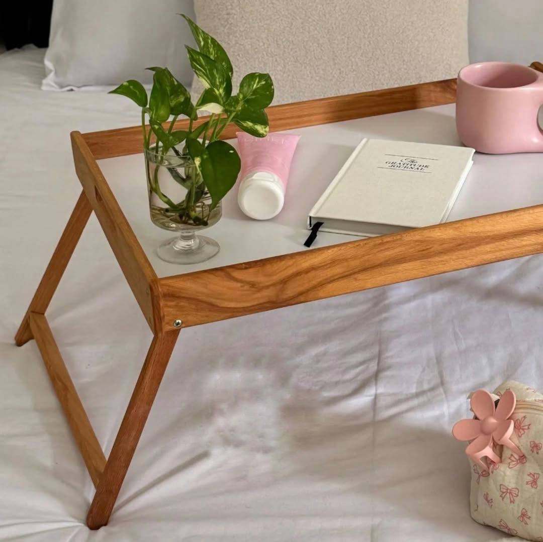 Breakfast serving tray with legs for bed and floor