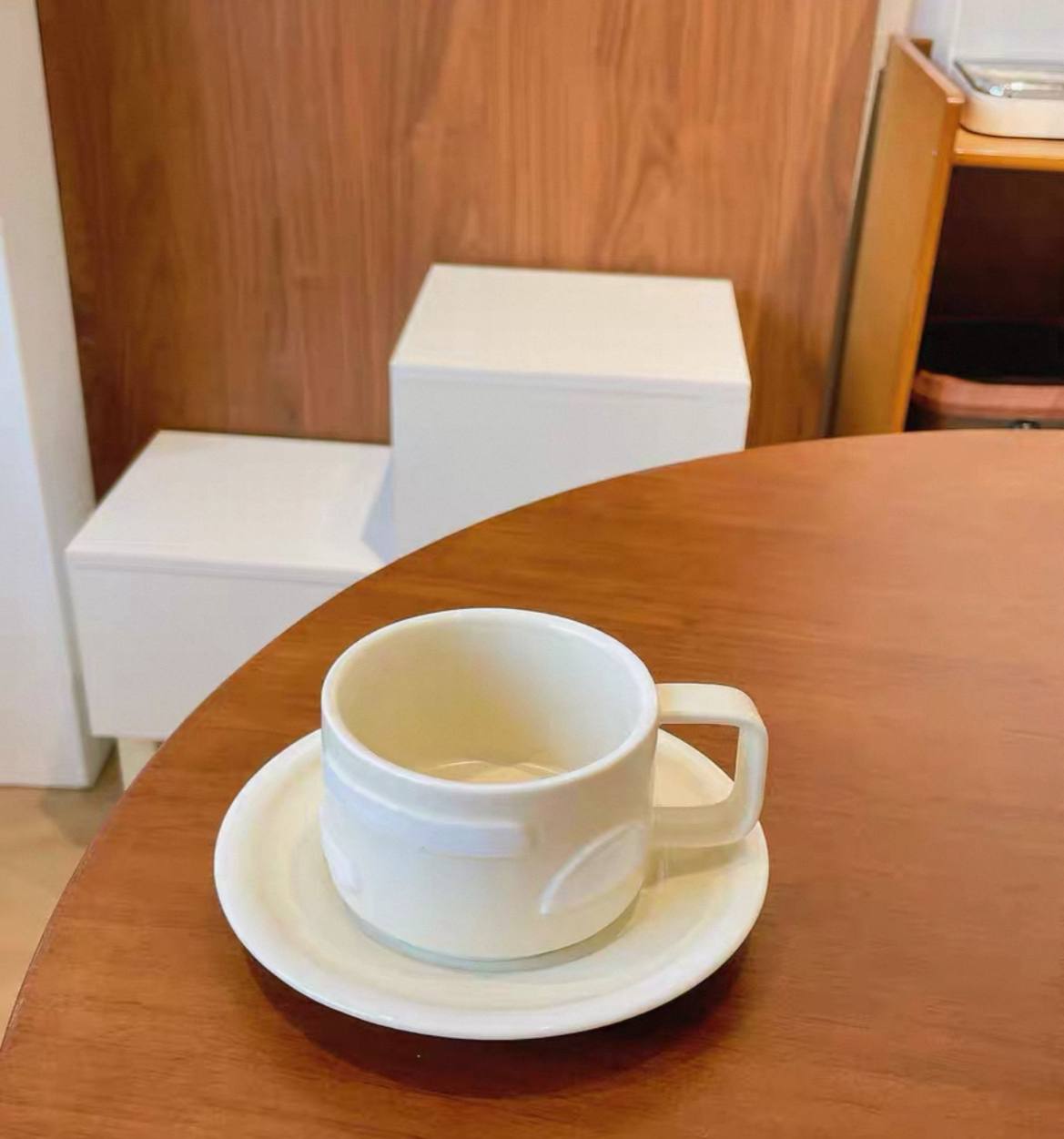 Porcelain mug