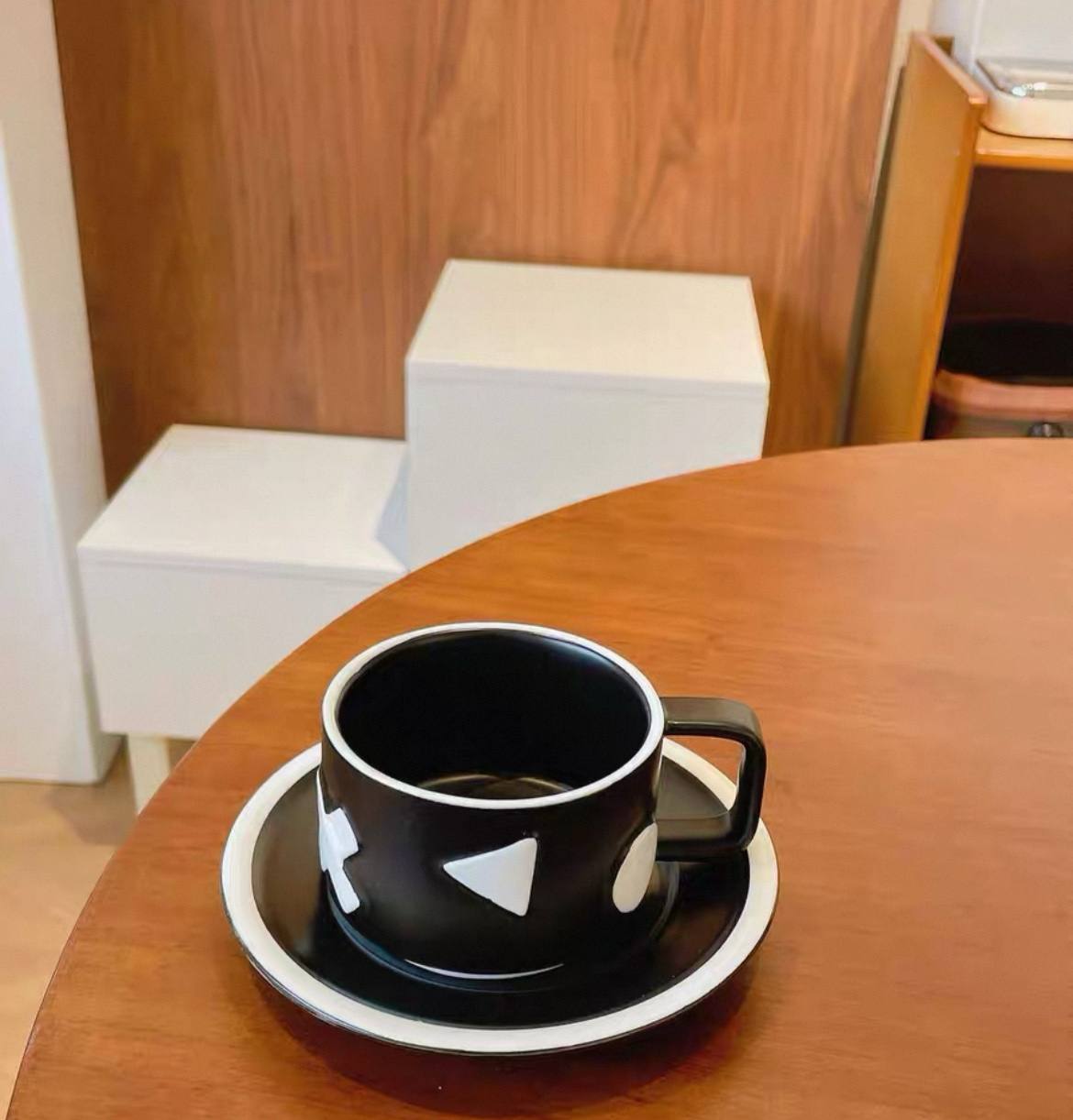 Porcelain mug