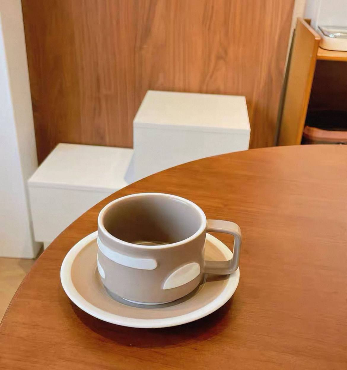 Porcelain mug