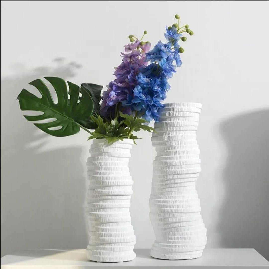 Porcelain vase 32 cm one piece