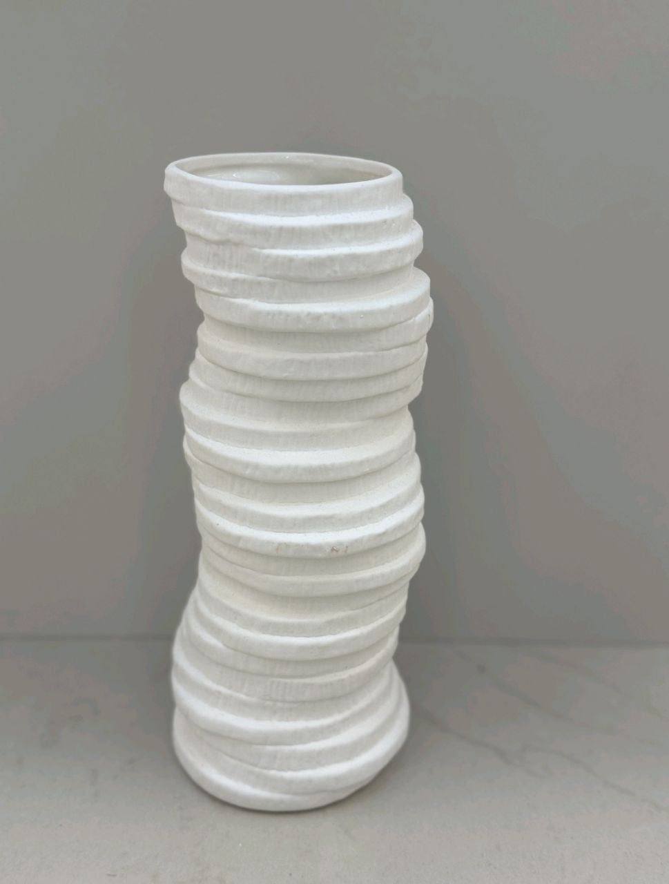 Porcelain vase 32 cm one piece