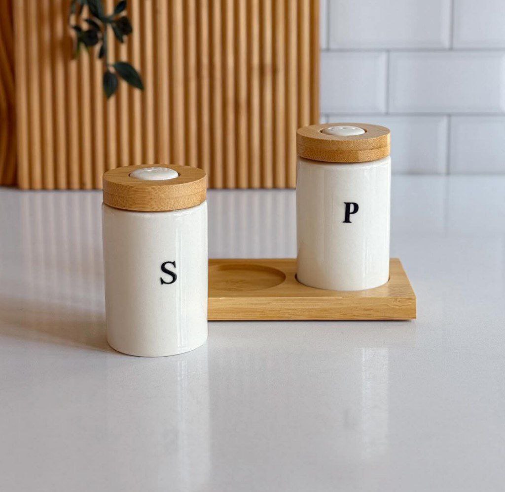 Porcelain tableware set