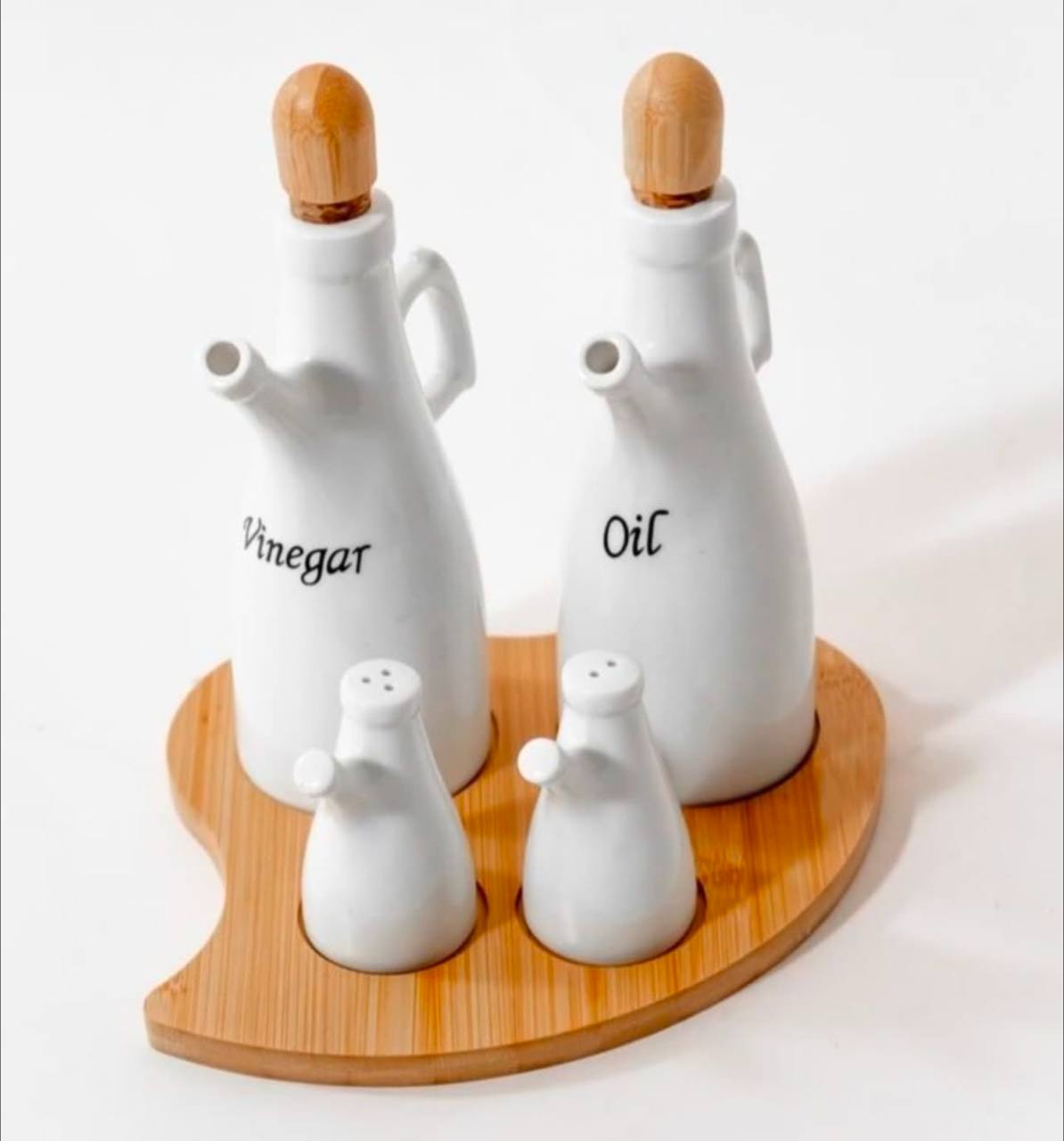 Porcelain seasoning set with spoon