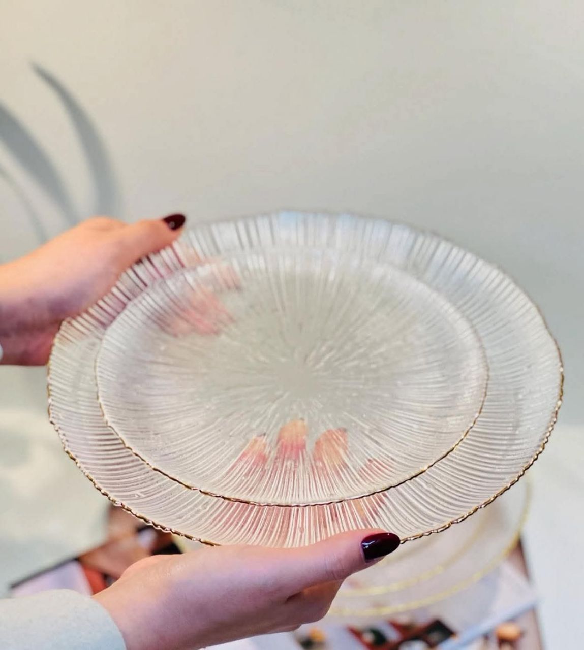 Dish set with a gold rim 3 pieces