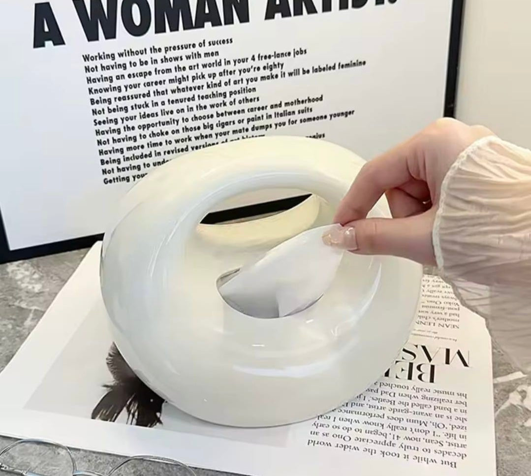 Porcelain tissue box