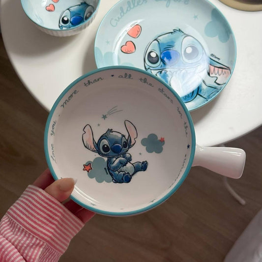 Stitch casserole with a porcelain handle
