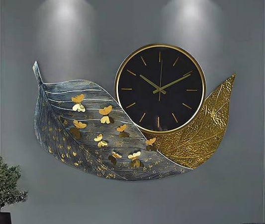 Metal clock tableau
