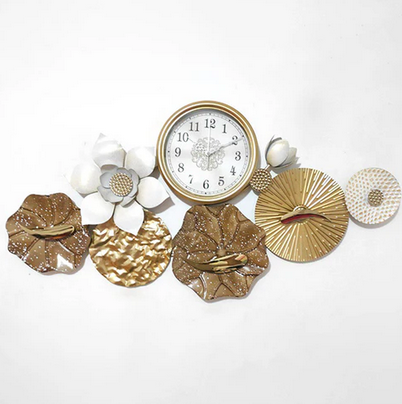 Metal tableau clock