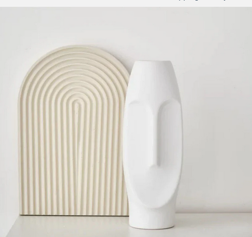 Vase statue