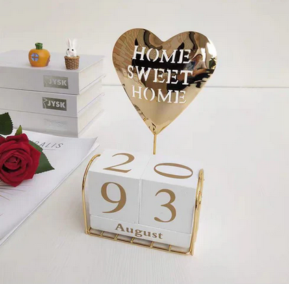 Calendar heart stand