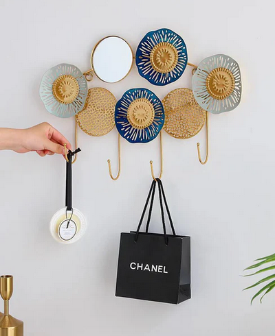 Decor hanger