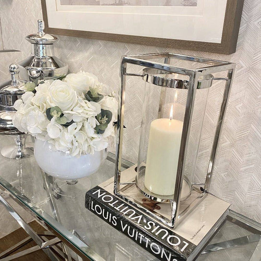 Candle holder made of metal and glass